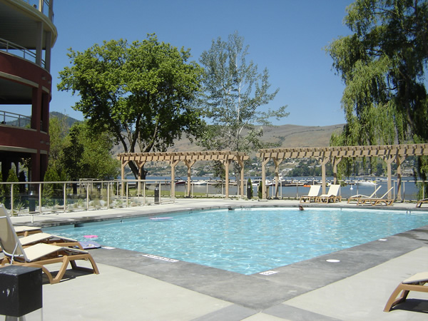 Strand Resort, Zelda Robinson, Vernon